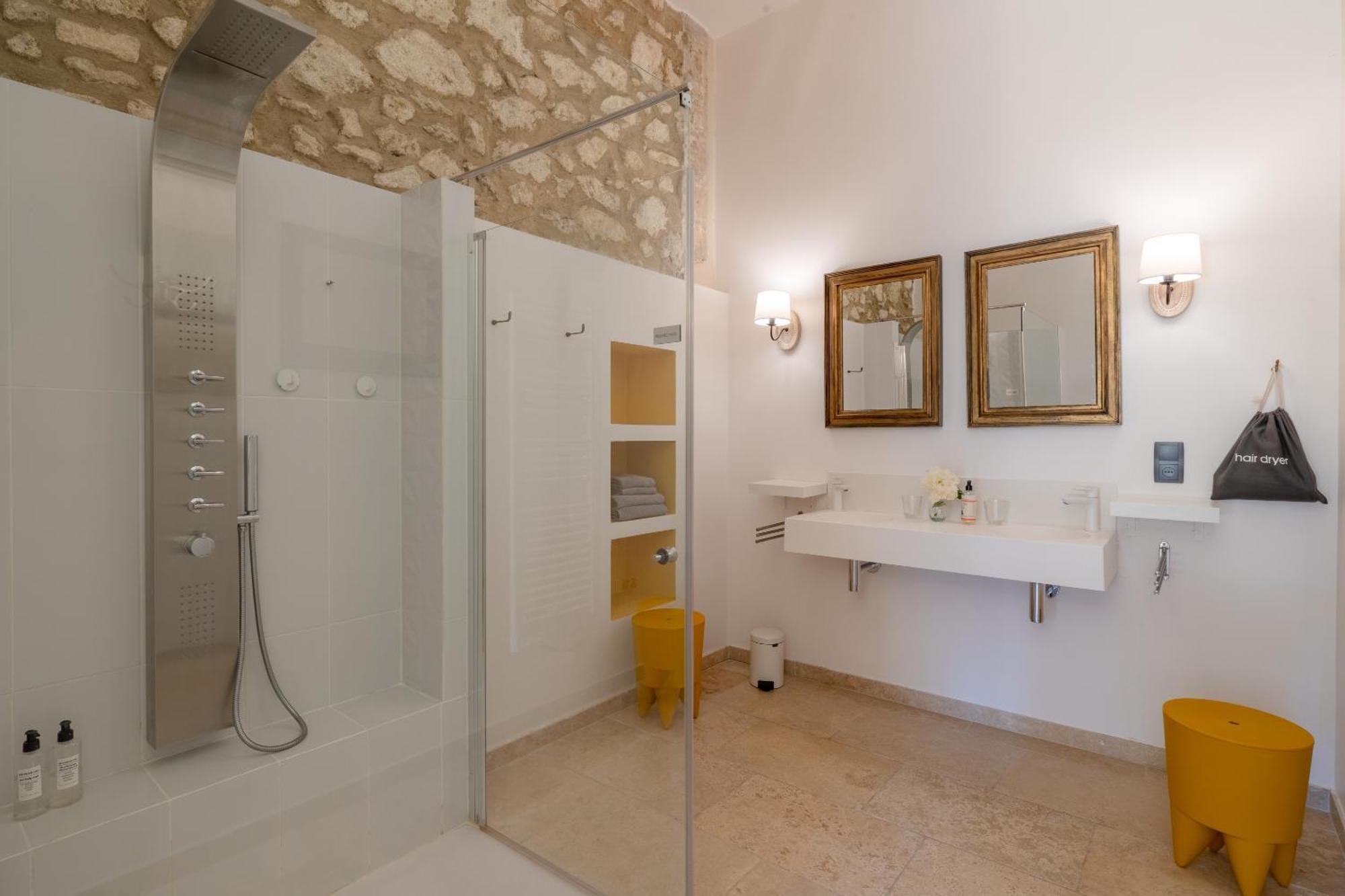 Mas Chateau Blanc Bed & Breakfast Avignon Room photo